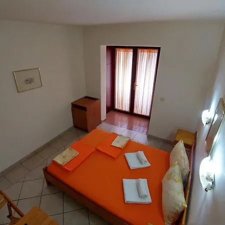 Apartments&rooms Bova Gasthuis 3*