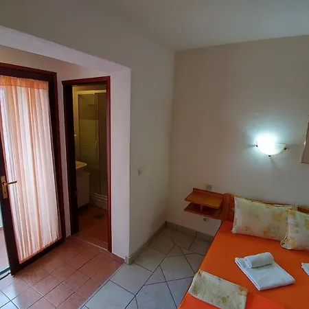 Gasthuis Apartments&rooms Bova 3*
