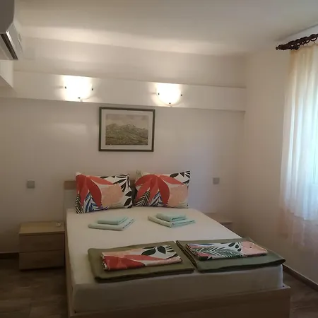 Gasthuis Apartments&rooms Bova 3*
