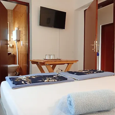 Gasthuis Apartments&rooms Bova 3*