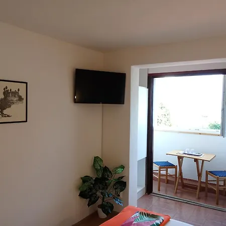 And Bova Πανσιόν Baška