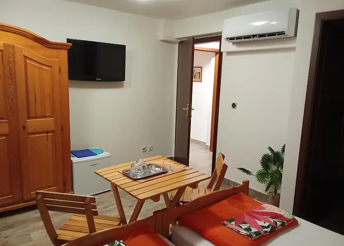 And Bova 3* Baška